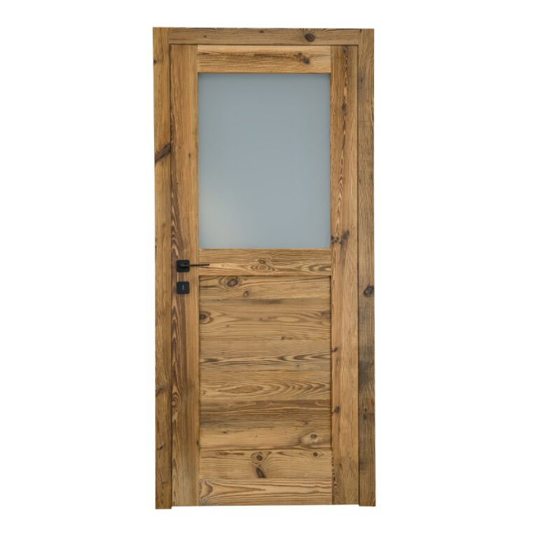 Altholztür Chandolin mit Glaseinsatz – warme Holzfarbe und stilvolle Fensterfläche.