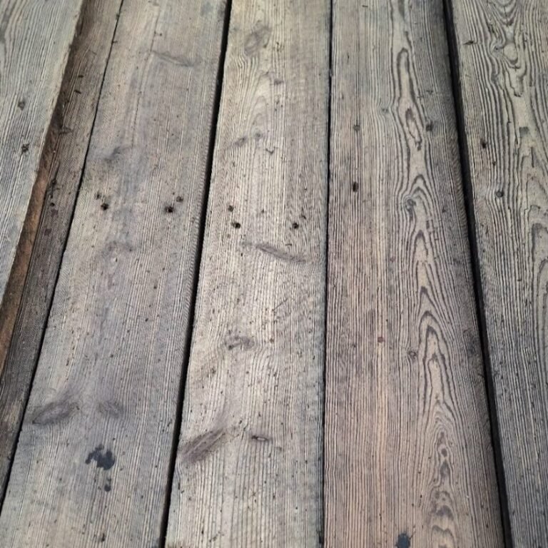 Alte Fußbodenbretter mit originaler Patina aus Fichte