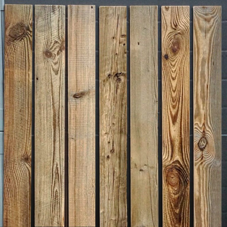 Diese Bodenbretter aus echtem Altholz zeigen Gebrauchsspuren und eine originale Oberfläche mit rustikalem Charme.